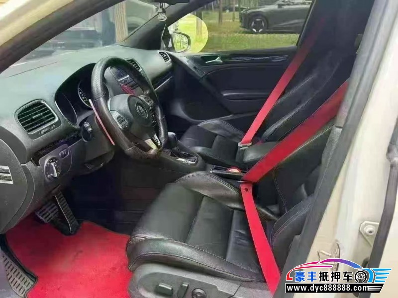 13年大众高尔夫轿车抵押车出售
