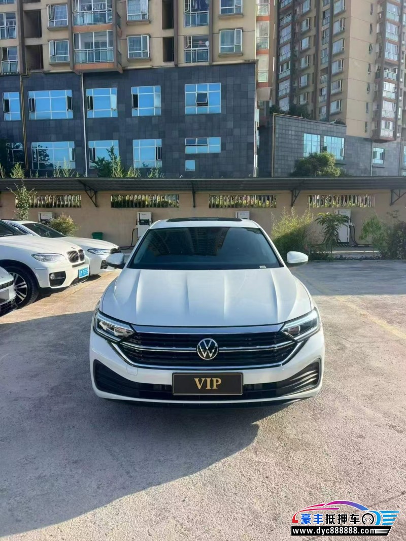 抵押车出售25年大众速腾轿车