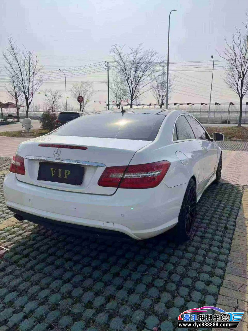 13年奔驰E轿车抵押车出售