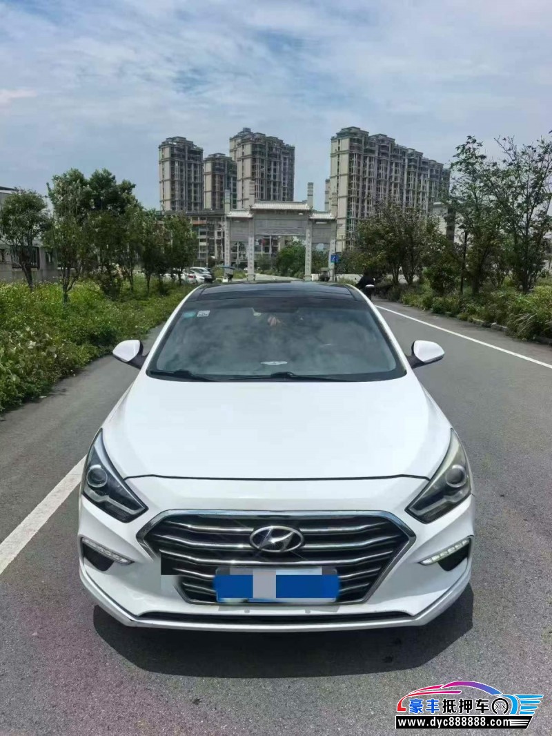 抵押车出售18年现代名图轿车