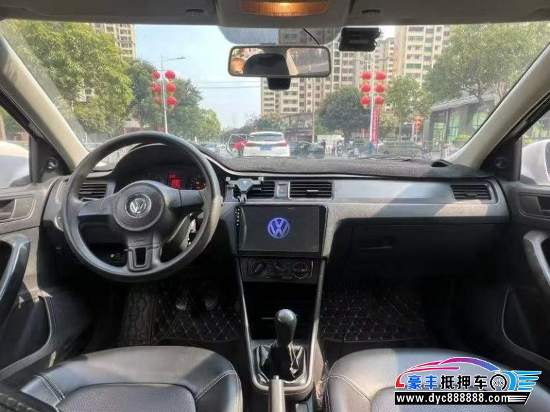 13年大众桑塔纳轿车抵押车出售