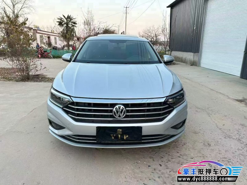 抵押车出售19年大众速腾轿车