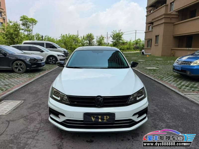 抵押车出售18年大众速腾轿车