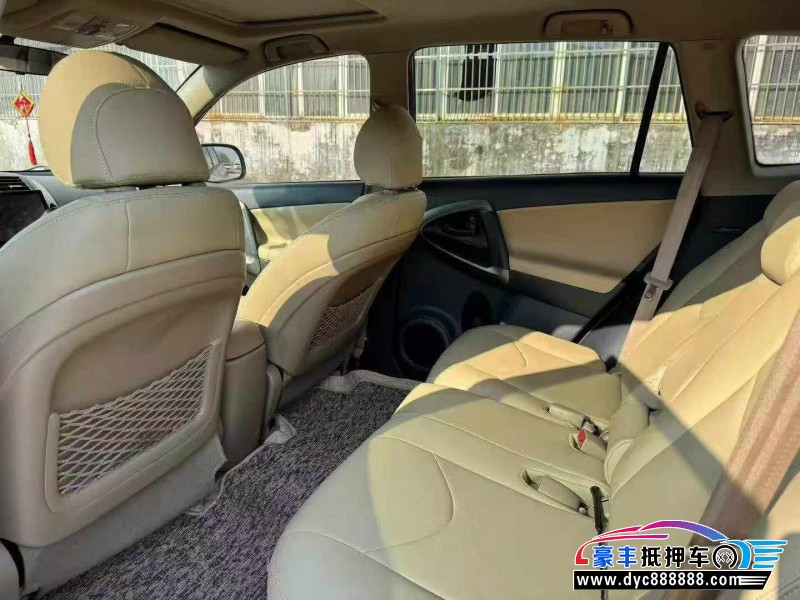 13年丰田RAV4轿车抵押车出售