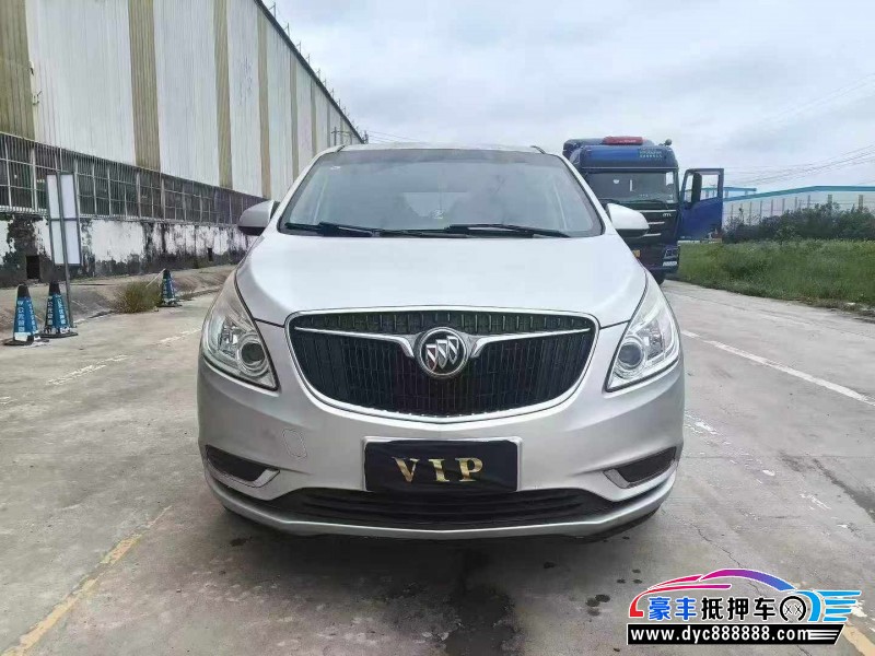 抵押车出售17年别克GL8轿车