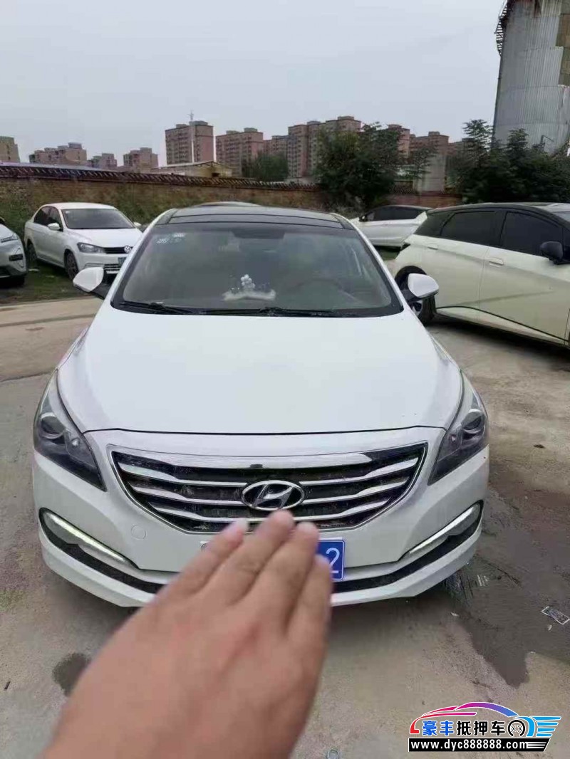 抵押车出售15年现代名图轿车