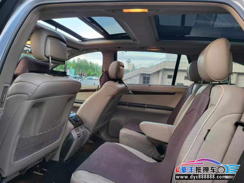 11年奔驰R级轿车抵押车出售