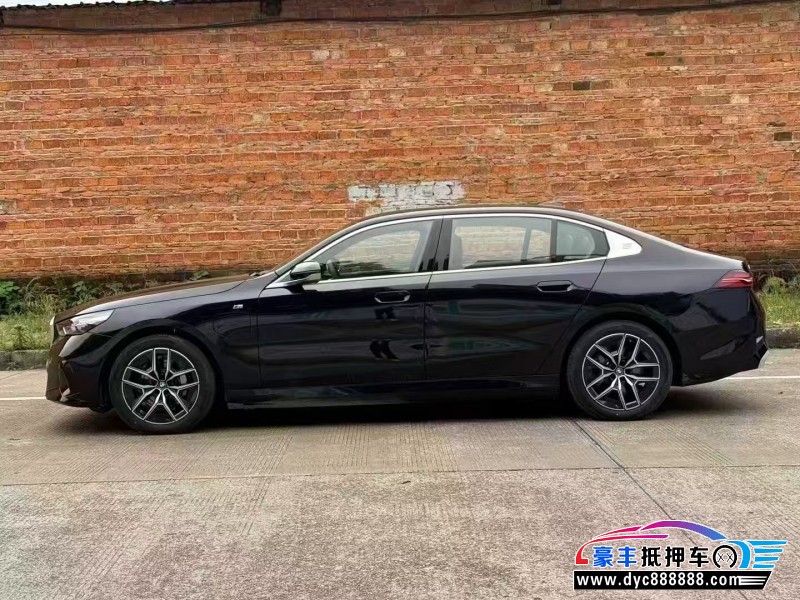 25年宝马I5轿车抵押车出售