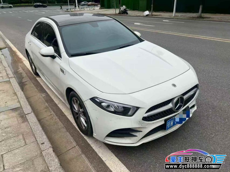 21年奔驰A轿车抵押车出售