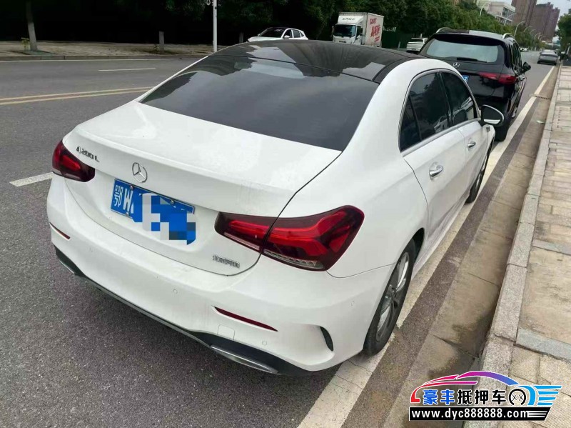 21年奔驰A轿车抵押车出售