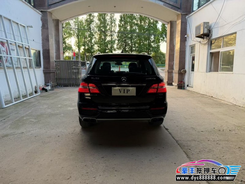 15年奔驰M级轿车抵押车出售