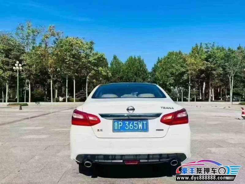 17年日产天籁轿车抵押车出售