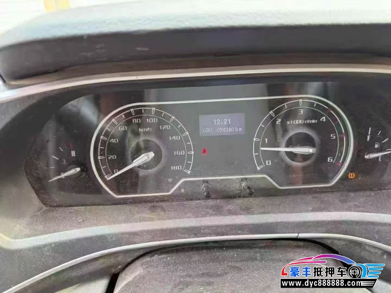 23年上汽大通V80轿车抵押车出售