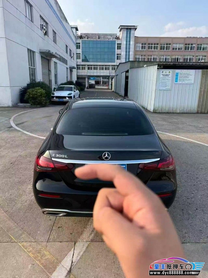 23年奔驰E轿车抵押车出售