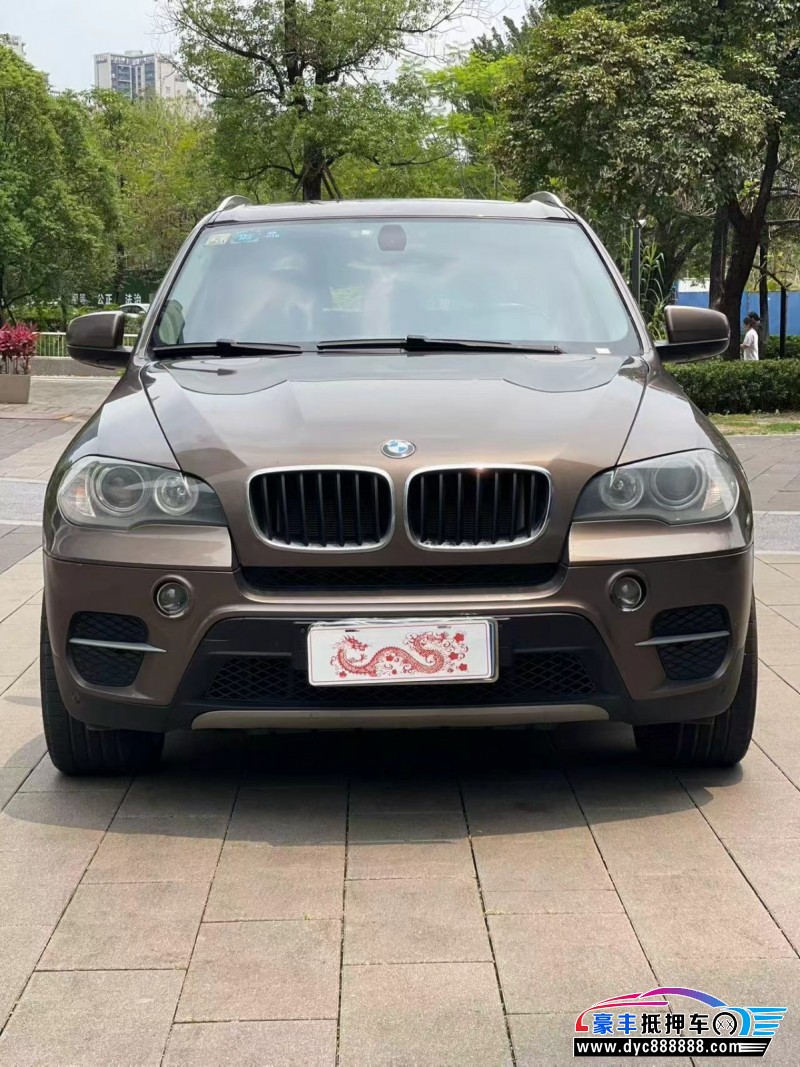 抵押车出售12年宝马X5轿车