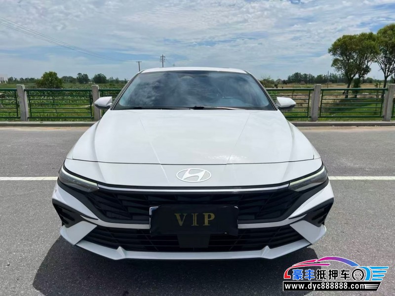 24年现代伊兰特轿车