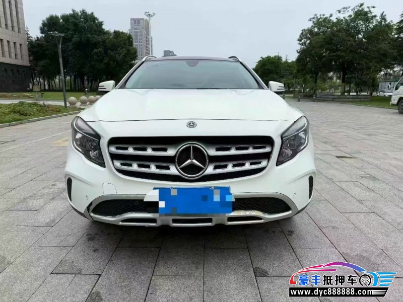 17年奔驰GLA轿车抵押车出售