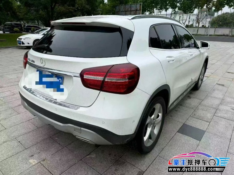 17年奔驰GLA轿车抵押车出售