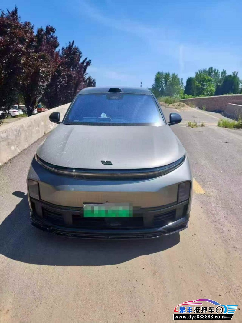 抵押车出售23年理想L7轿车