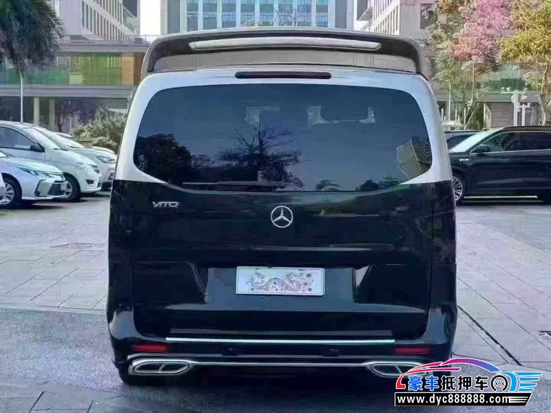 18年奔驰威霆轿车抵押车出售
