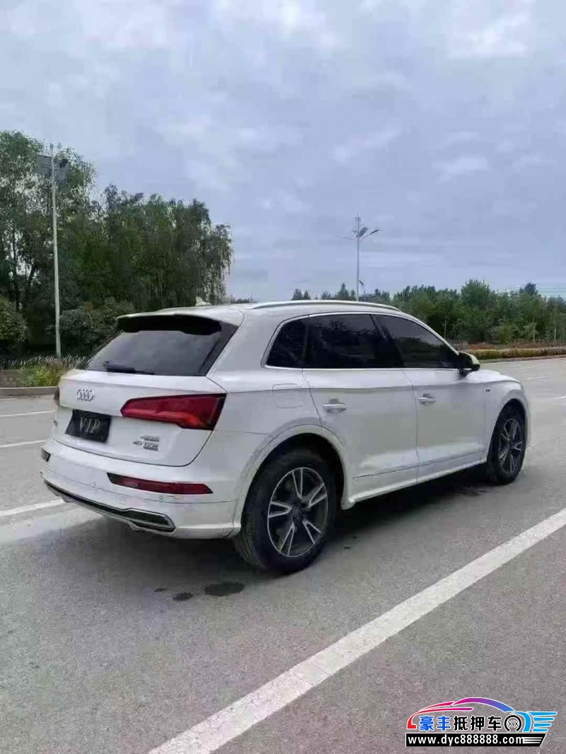 19年奥迪Q5轿车抵押车出售