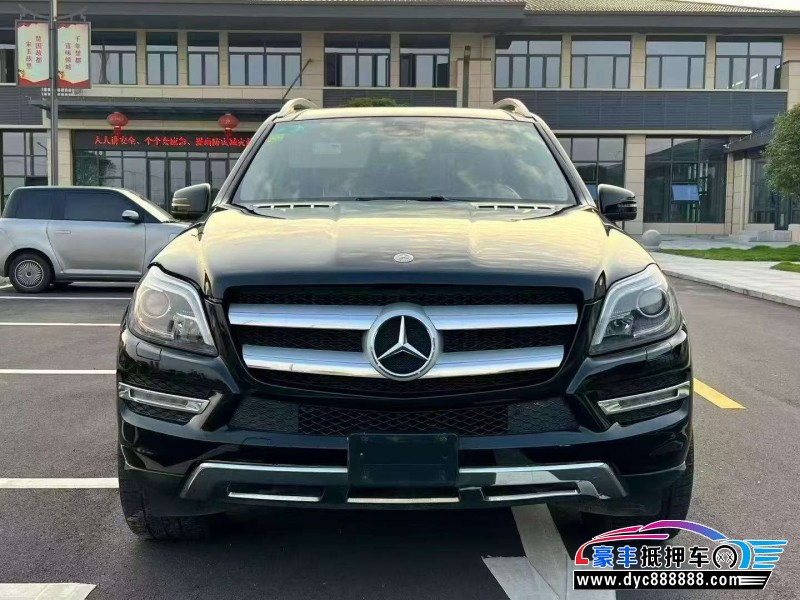 13年奔驰GL轿车
