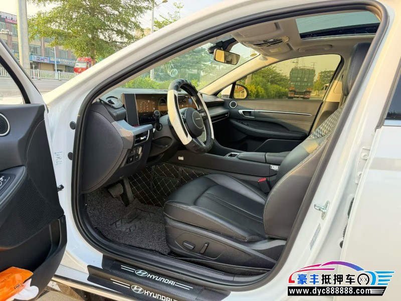 25年现代索纳塔轿车抵押车出售