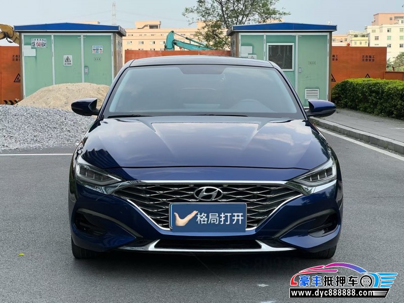 抵押车出售20年现代菲斯塔轿车
