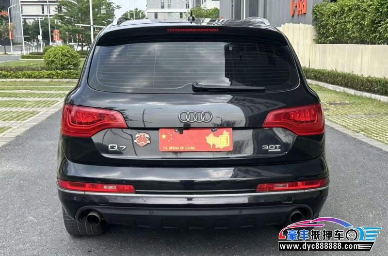 12年奥迪Q7轿车抵押车出售
