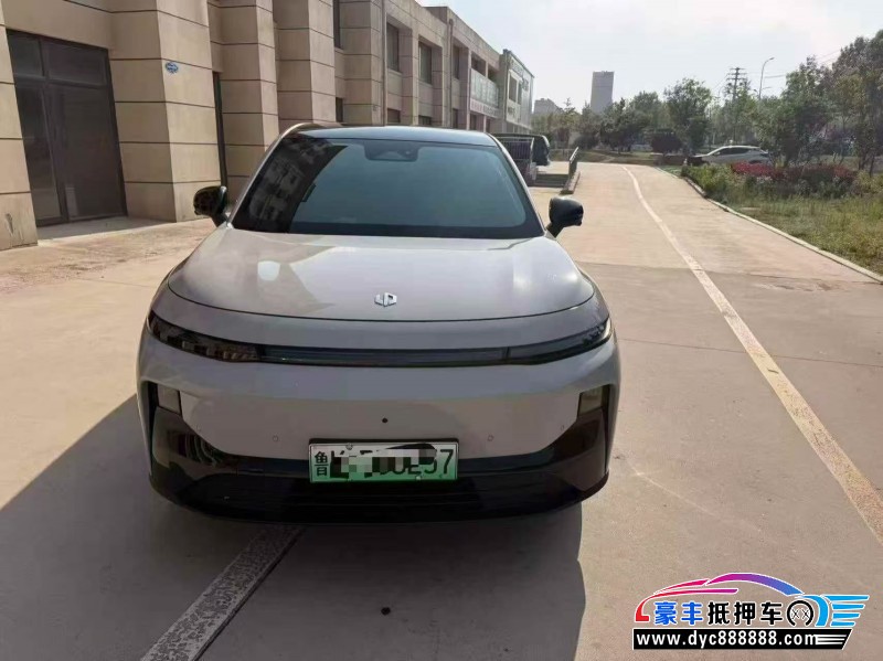 抵押车出售25年零跑B10轿车