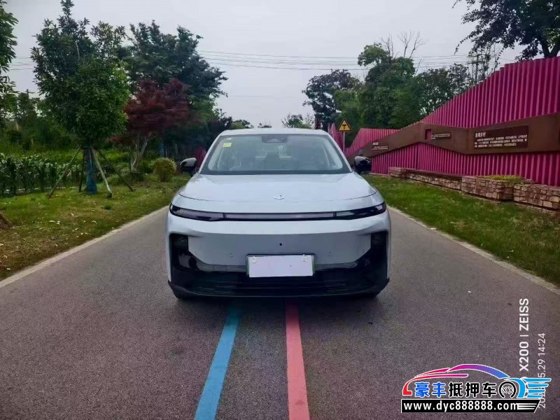 26年零跑B10轿车抵押车出售