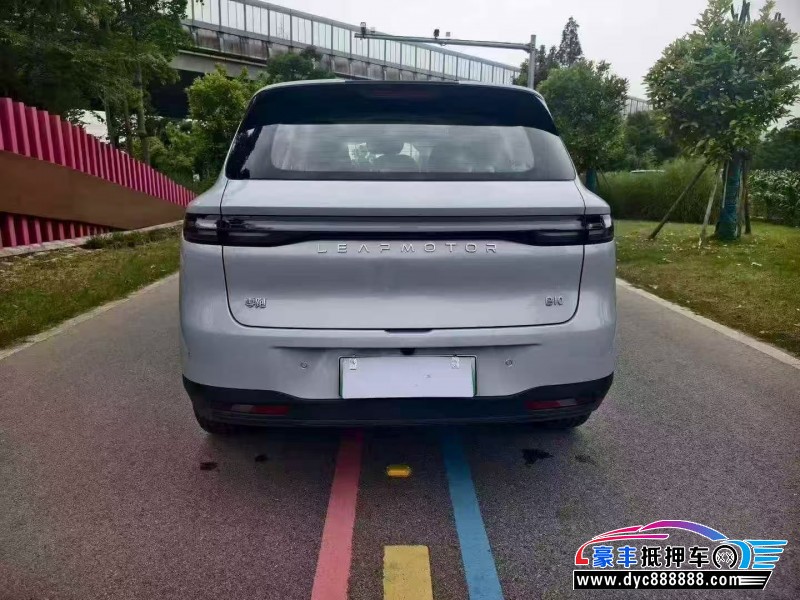 26年零跑B10轿车抵押车出售