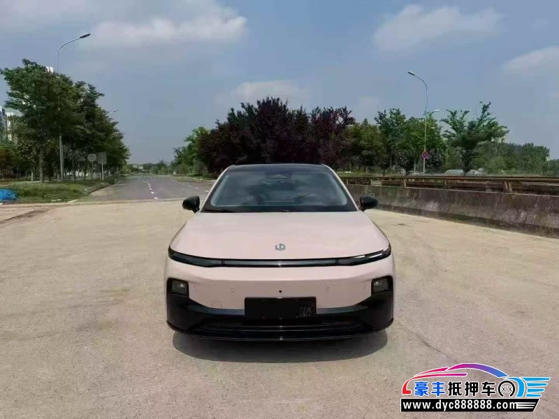 抵押车出售25年零跑B01轿车