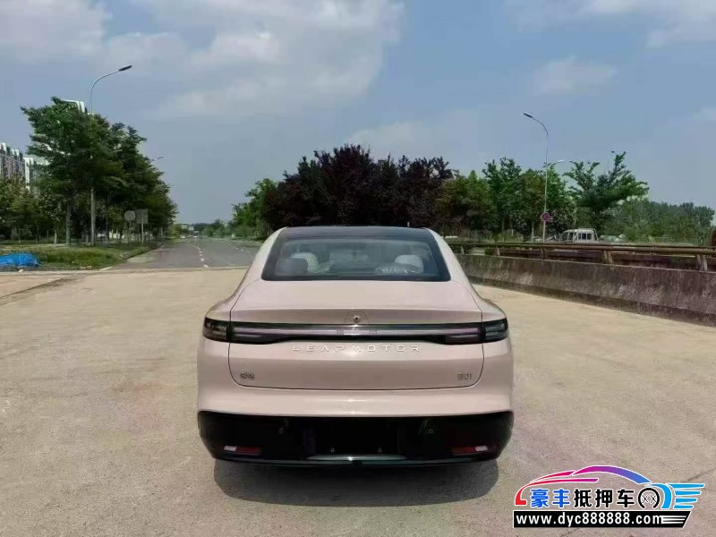 25年零跑B01轿车抵押车出售
