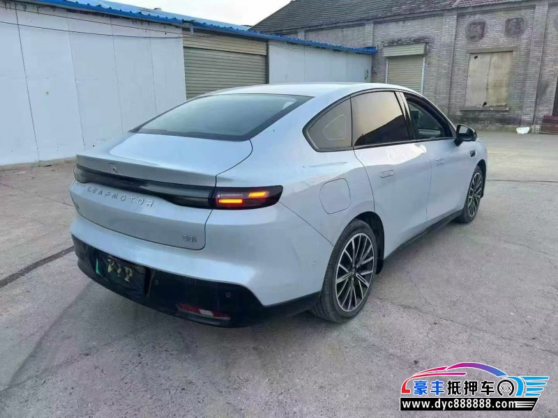 25年零跑B01轿车抵押车出售