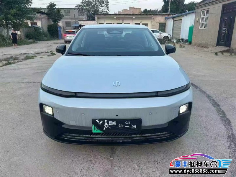 抵押车出售25年零跑B01轿车