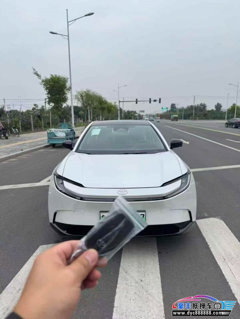 抵押车出售26年丰田bz5轿车