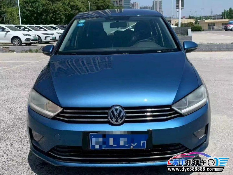 抵押车出售17年大众高尔夫轿车