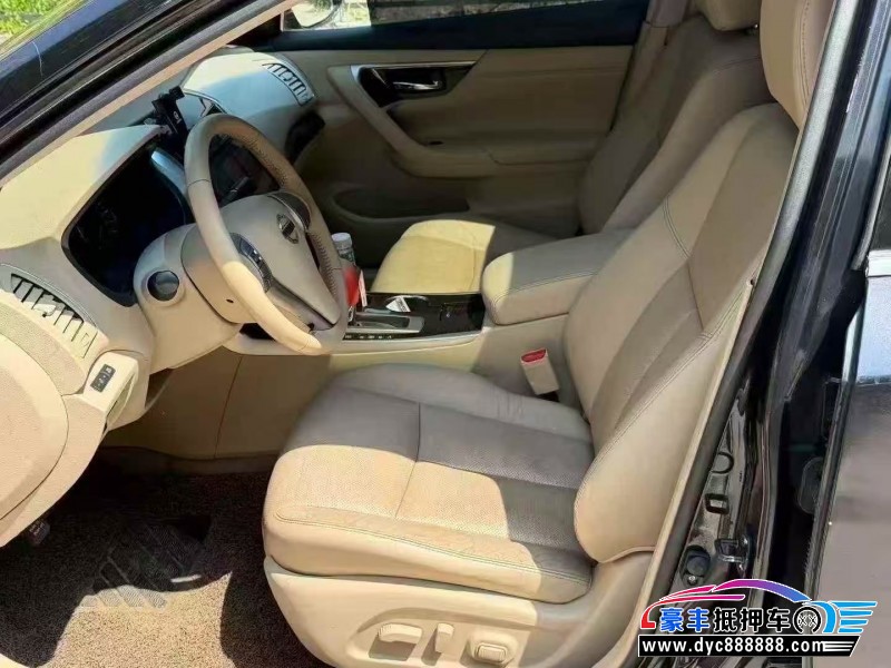 14年日产天籁轿车抵押车出售