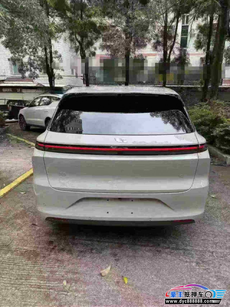 26年理想L6轿车抵押车出售