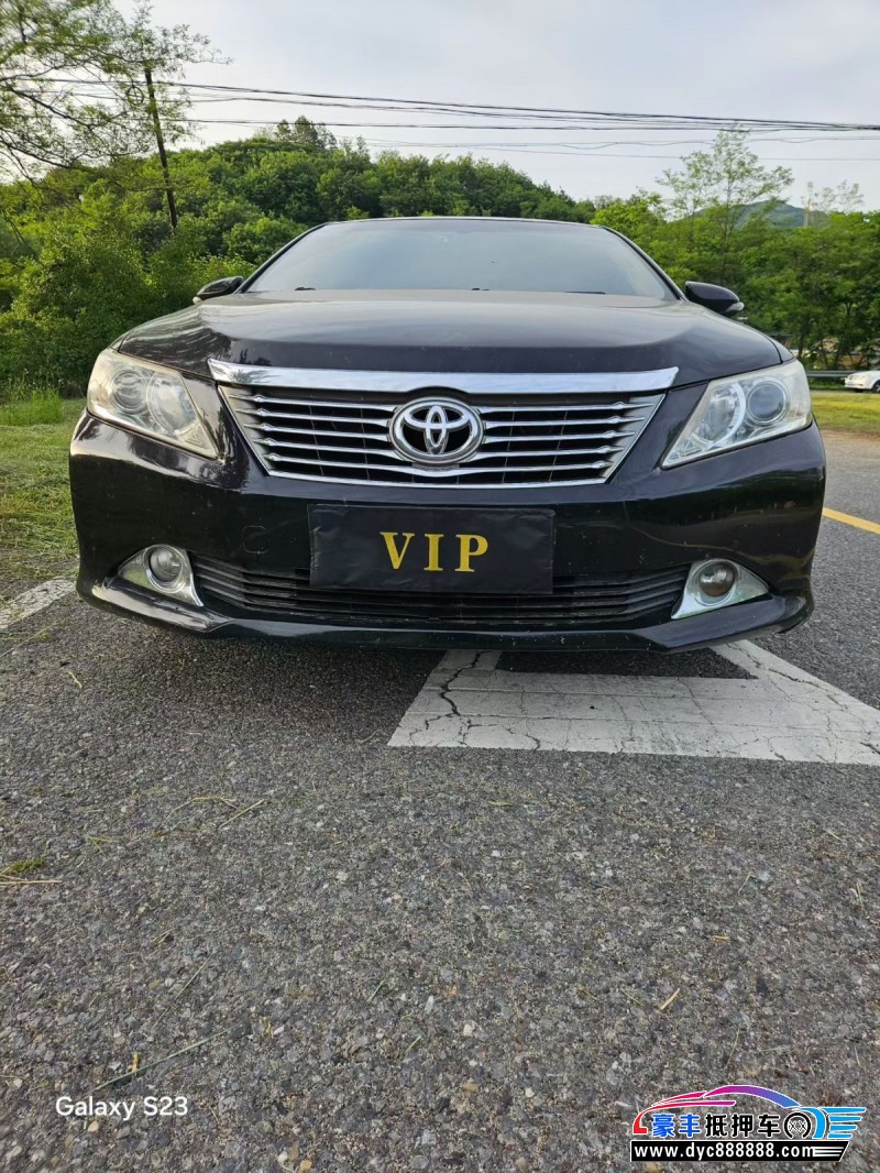 抵押车出售14年丰田凯美瑞轿车