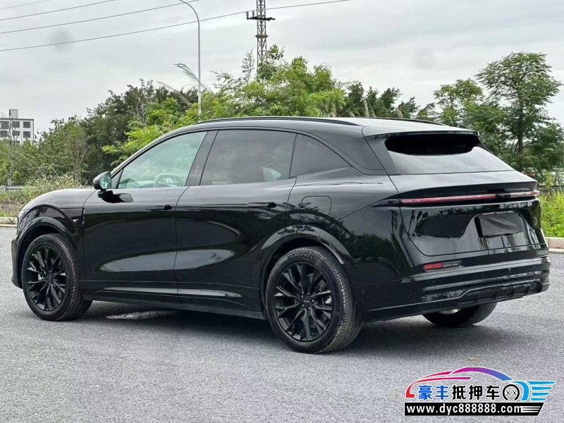 25年极氪7X轿车抵押车出售