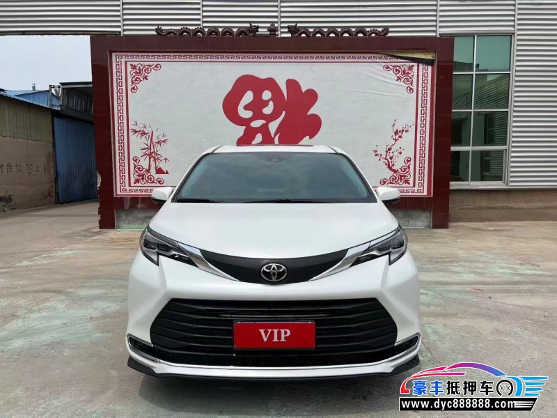 抵押车出售25年丰田塞纳轿车