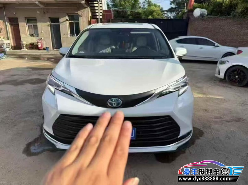 抵押车出售24年丰田塞纳轿车
