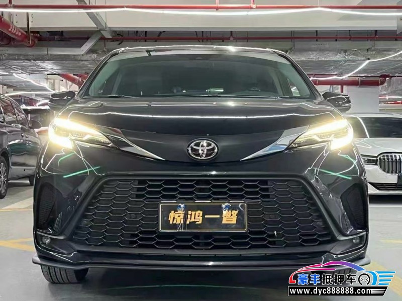 抵押车出售25年丰田塞纳轿车