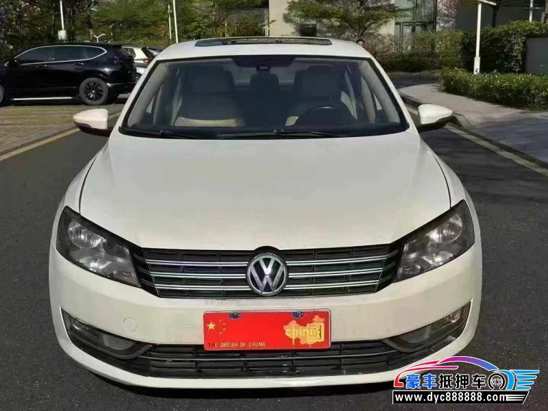 抵押车出售11年大众帕萨特轿车