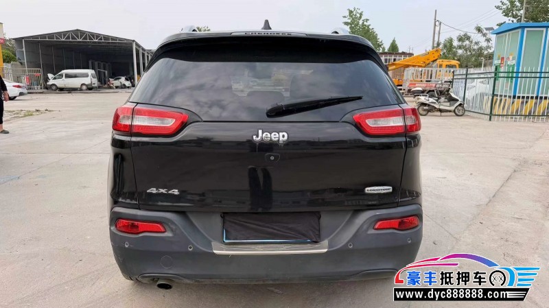 15年Jeep自由光轿车抵押车出售
