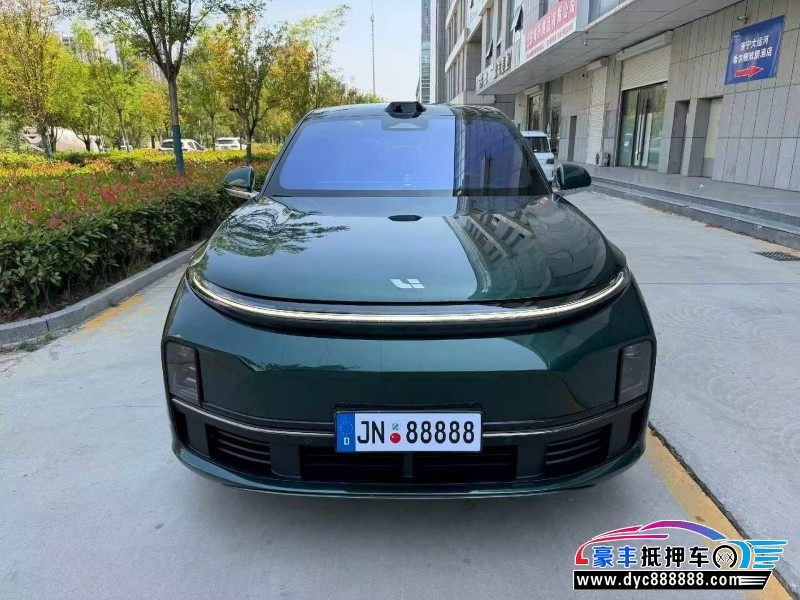 抵押车出售24年理想L7轿车
