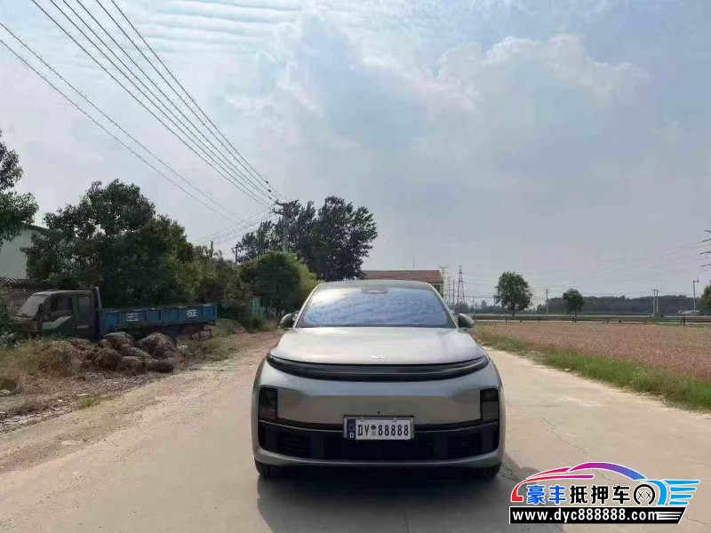 抵押车出售23年理想L7轿车