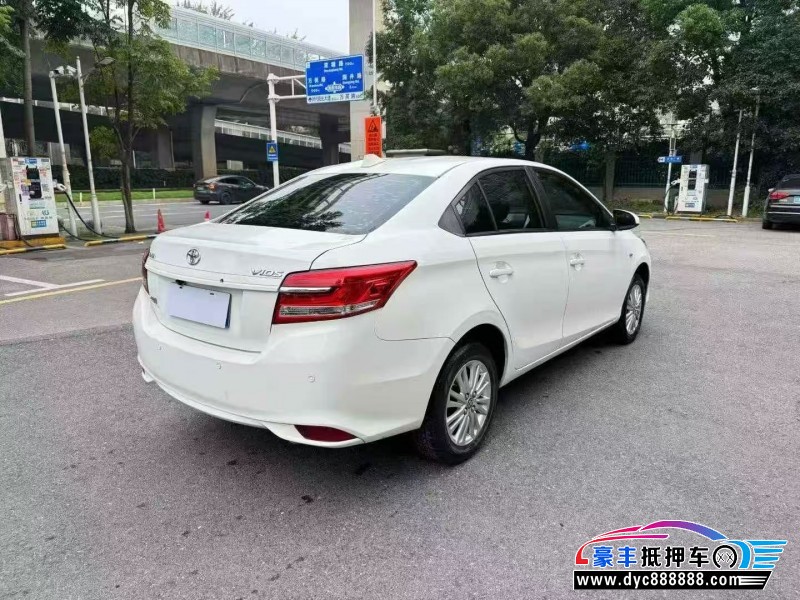 20年丰田威驰轿车抵押车出售